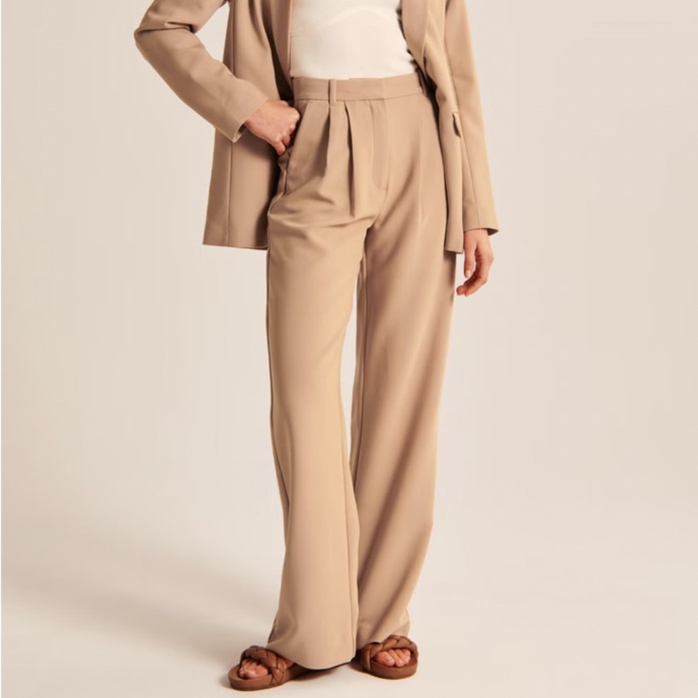 New with tags Abercrombie Sloane Trousers size 18 short